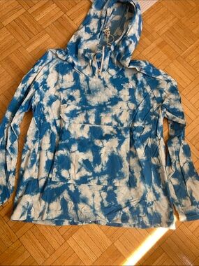 The North Face Blue & White Cloud Tie-Dye Pullover Hoodie